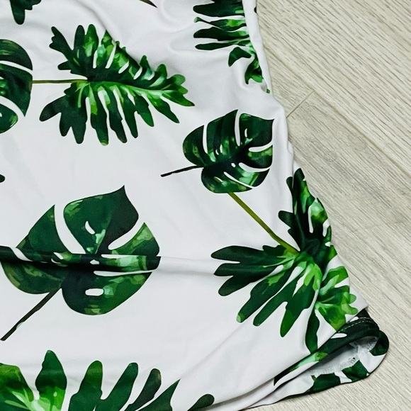 Swim Top Tropical Leaf Print Halter Style - Picture 5 of 11